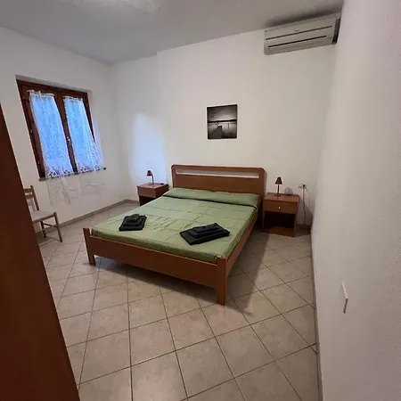 Marisa1 A 200mt Dalla *